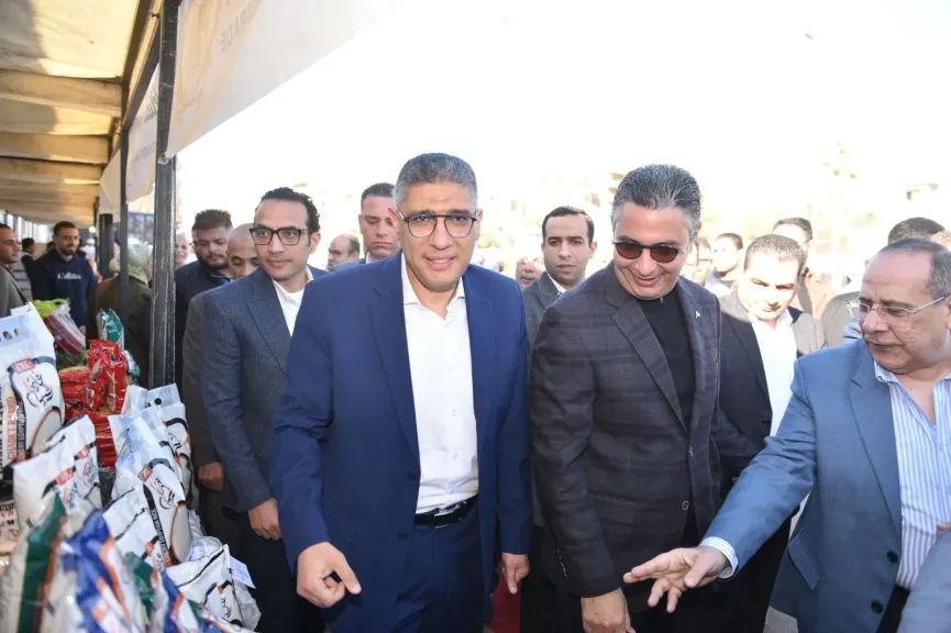 وزير التموين ومحافظ الجيزة يفتتحان سوق اليوم الواحد بمنطقة حدائق الأهرام