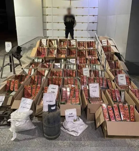 ضبط ورشة لتصنيع الألعاب النارية بداخلها 800 ألف قطعة بالفيوم