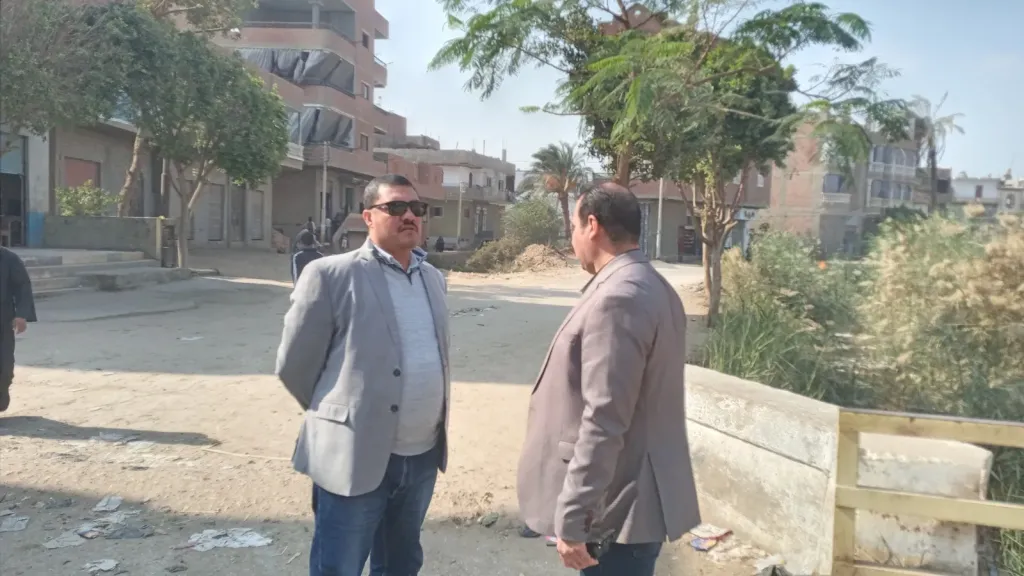 محافظ أسيوط: رفع أكثر من 500 طن من المخلفات والتراكمات من طريق الحرادنة