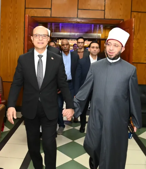 الدكتور المنشاوي يلتقي فضيلة العالم الجليل الدكتور أسامة الأزهري وزير الأوقاف