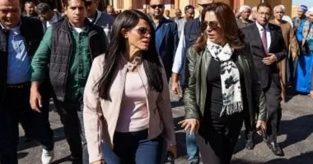 وزيرتى التخطيط والتنمية المحلية يشهدان تسليم 100 وحدة سكنية من إسكان الطود