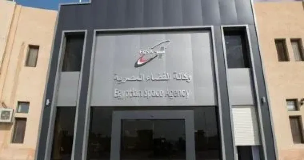 موقع عالمى يشيد بنجاح مصر فى إطلاق قمر SPNEX