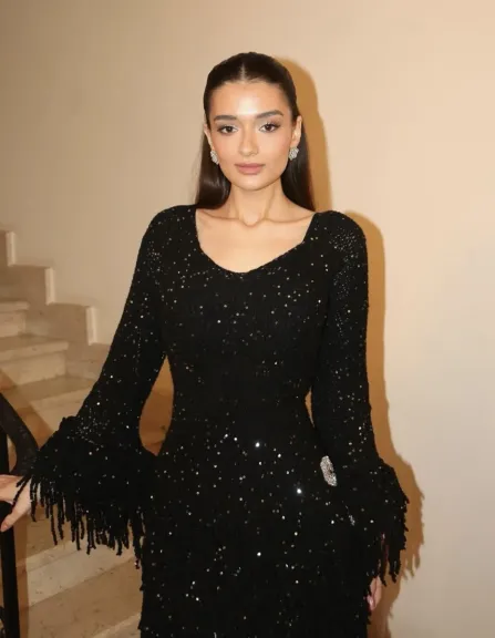 ملك أحمد زاهر تتألق بإطلالة سوداء أنيقة تخطف الأنظار