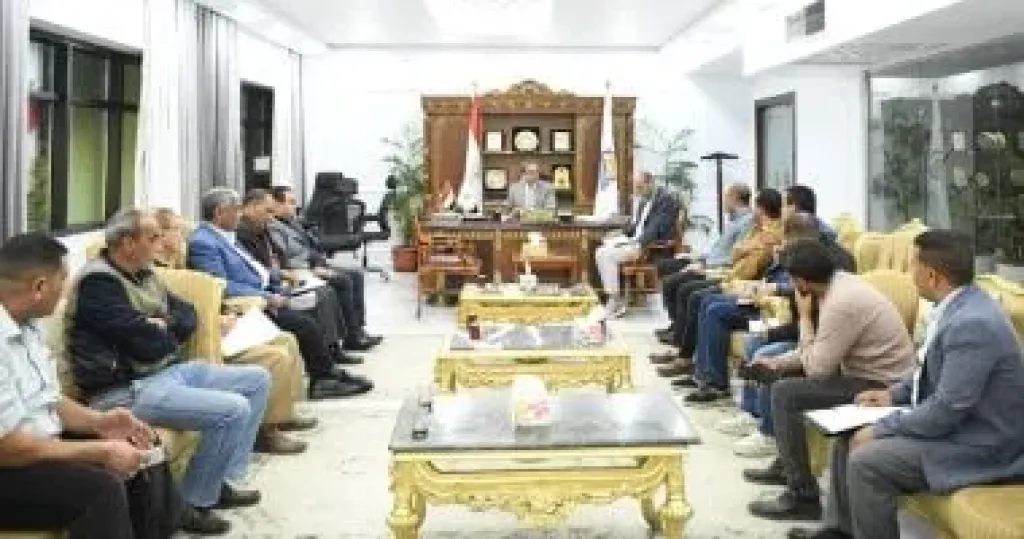 محافظ قنا يشدد على تأمين الطرق وتسريع التنفيذ بطريقى ”الأقصر” و”قفط القصير”