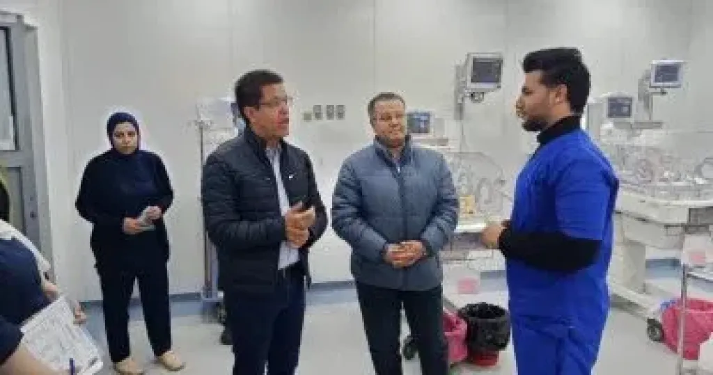 رئيس جامعة بنها يحيل طبيبين بالمستشفى الجامعى للتحقيق وصرف مكافأة للتمريض