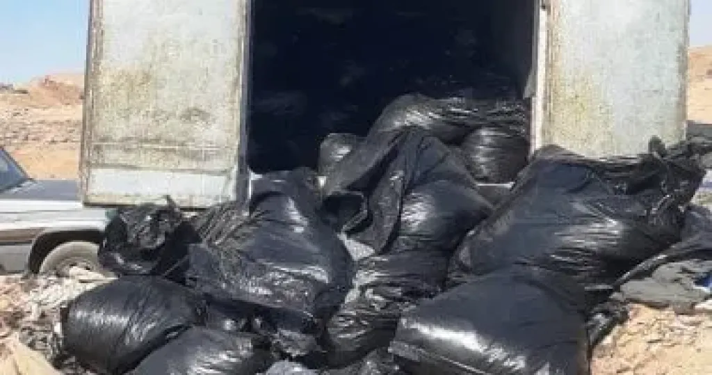 إحباط محاولة إلقاء كميات من النفايات الطبية الخطرة فى الطريق العام بأسوان