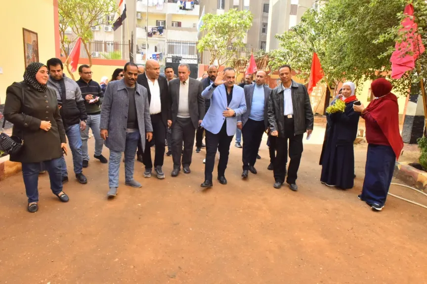 محافظ أسيوط يتفقد مدرسة الأمل للصم بالأربعين ويطمئن على الخدمات التعليمية