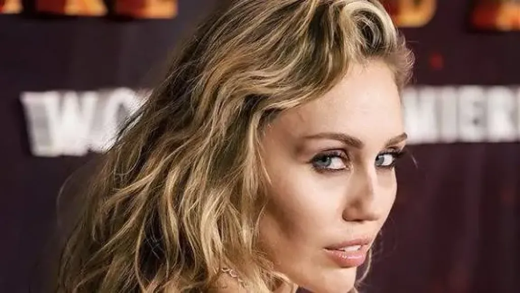 مايلي سايرس تعلن عن جولة غنائية لشخصية هانا مونتانا
