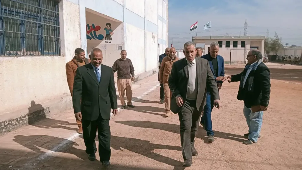 تربية التعليم أسيوط يتابع تطبيق البرامج العلاجية للطلاب الضعاف ب 4 مدارس بالطوابية