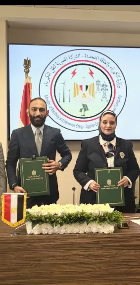 نقل الكهرباء توقّع عقدًا لدعم ربط مشروعات طاقة الرياح بالشبكة القومية