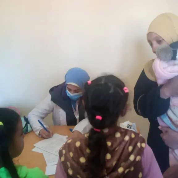 قوافل طبية مجانية الكشف على ألف مواطن بقرى مركزى كفر الدوار ووادي النطرون