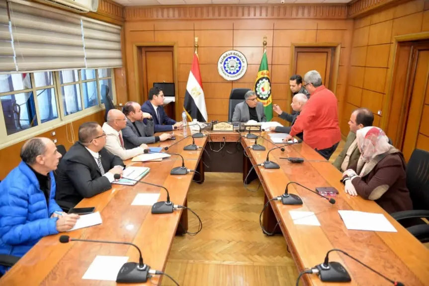 محافظ الدقهلية يعقد اجتماعا لمناقشة أنسب الحلول لمشكلةالصرف الصحي بدنجواي