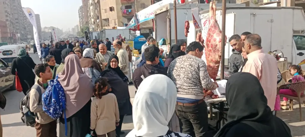 محافظ القاهرة: سوق اليوم الواحد بحى المرج حظى بإقبال شديد من المواطنين لجودة المنتج وخفض الاسعار