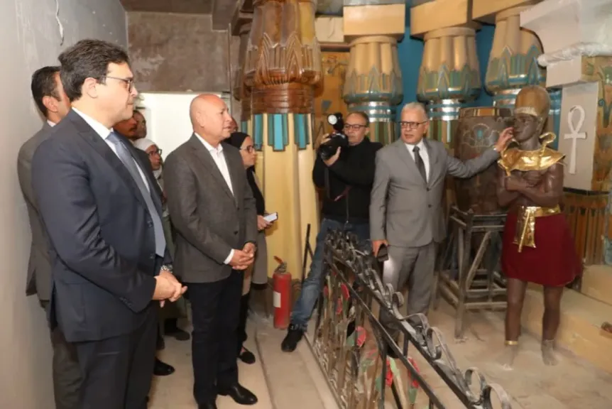 وزير الثقافة ومحافظ القاهرة وجولة تفقدية مفاجئة لقصر الثقافة بعين حلوان | صور