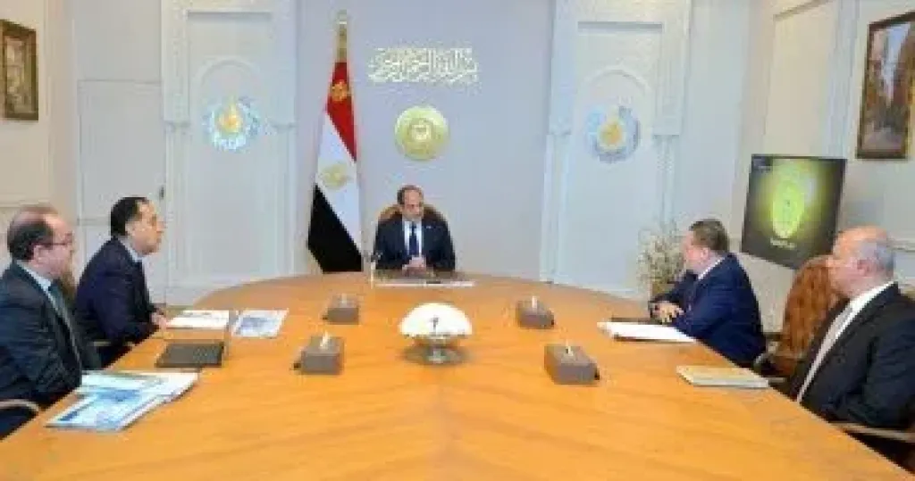 الرئيس السيسى: ضرورة استمرار التنسيق بين الحكومة والبنك المركزى لمتابعة أولويات المرحلة المقبلة