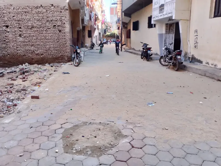 محافظ الشرقية الانتهاء من عمل بلاط الانترلوك بالحسينية ومشتول بتكلفة 10,3مليون جنيه