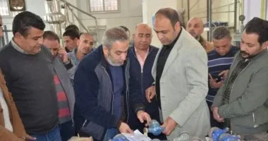 رئيس مياه الشرب بالجيزة يتفقد محطات المياه والصرف الصحى بمركز الصف
