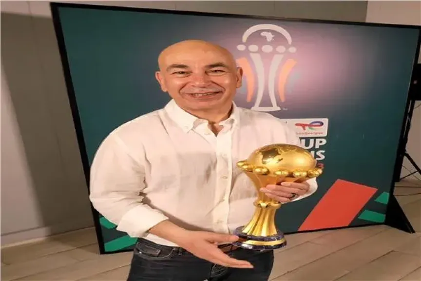 حسام حسن ينشر صورته مع كأس الأمم الأفريقية