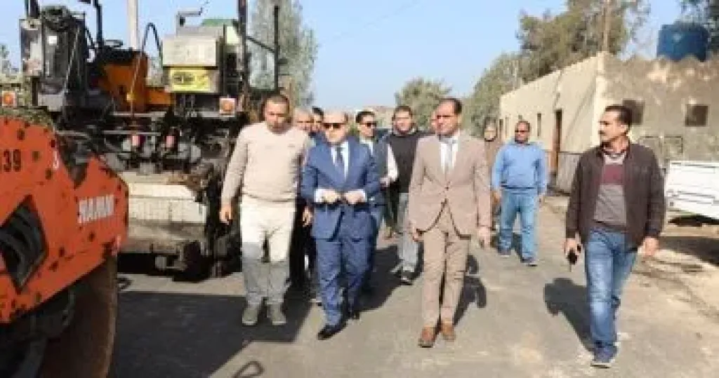محافظ كفر الشيخ يتفقد أعمال الرصف بطريق ”دسوق الحر - نشرت”
