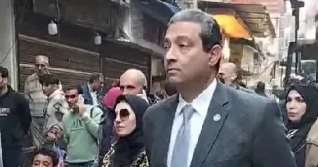 محافظ دمياط يقود جولة مفاجئة بمنطقة السيالة لإزالة الإشغالات