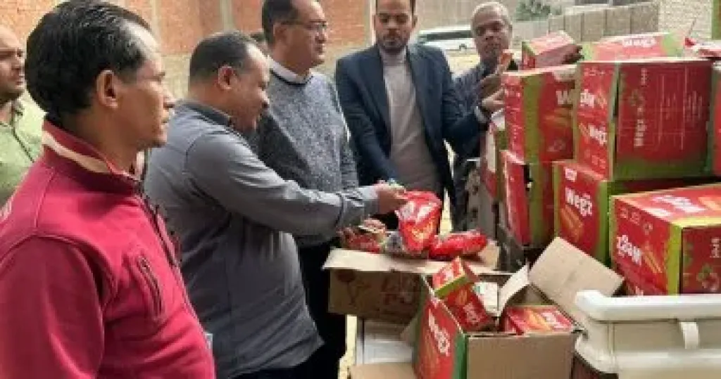 ضبط 14 ألف قطعة حلوى يشتبه فى صلاحيتها ونصف طن لحوم ودواجن فاسدة بالأقصر