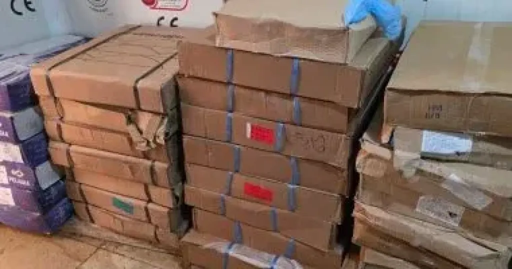 ضبط نصف طن أسماك مجمدة مجهولة المصدر داخل محال ببيلا فى كفر الشيخ