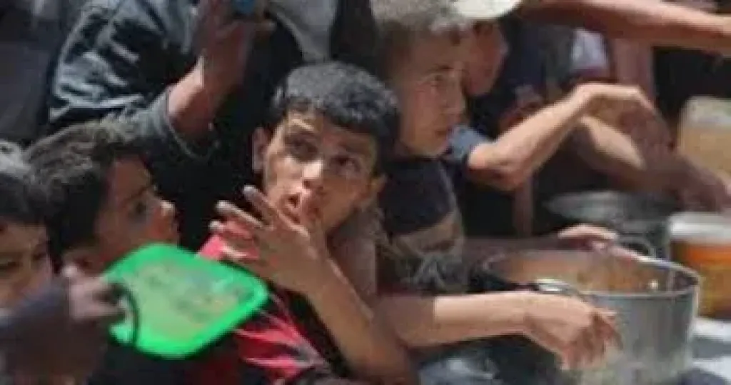 منظمة دولية: 80% من أطفال غزة يدخلون العام الجديد بمستويات جوع كارثية