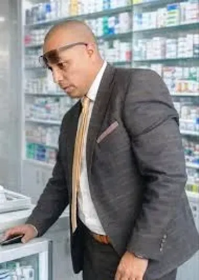 ضبط 38 صنفا مخالفا، أدوية مهربة ومجهولة المصدر ومنتهية الصلاحية في صيدليات أسوان