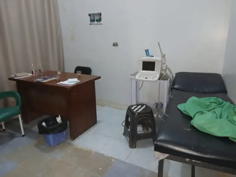 غلق وتشميع مستوصـف”غير مرخص” وضبط أدوية خاصة بالتأمين صحي  ببنى سويف