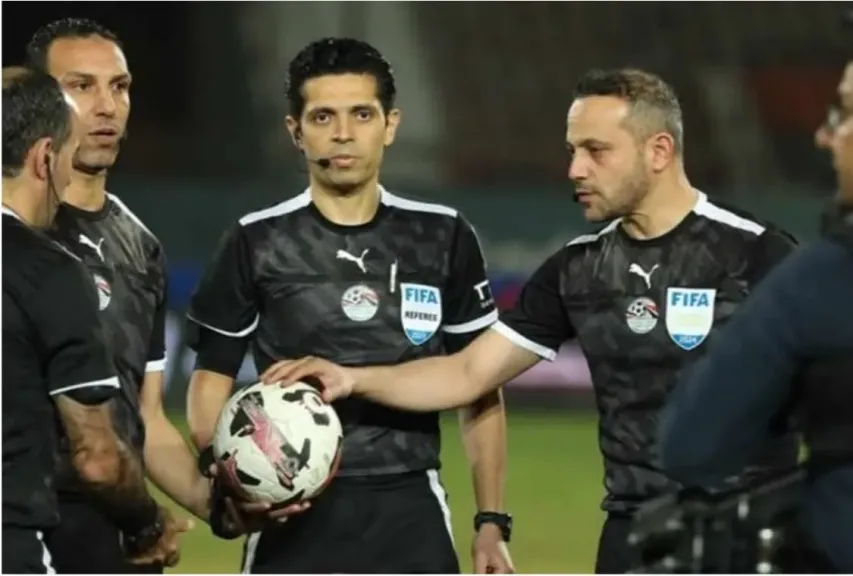 بعد استبعاده من القائمة الدولية.. أحمد الغندور يعلن تعليق صافرة التحكيم مؤقتًا