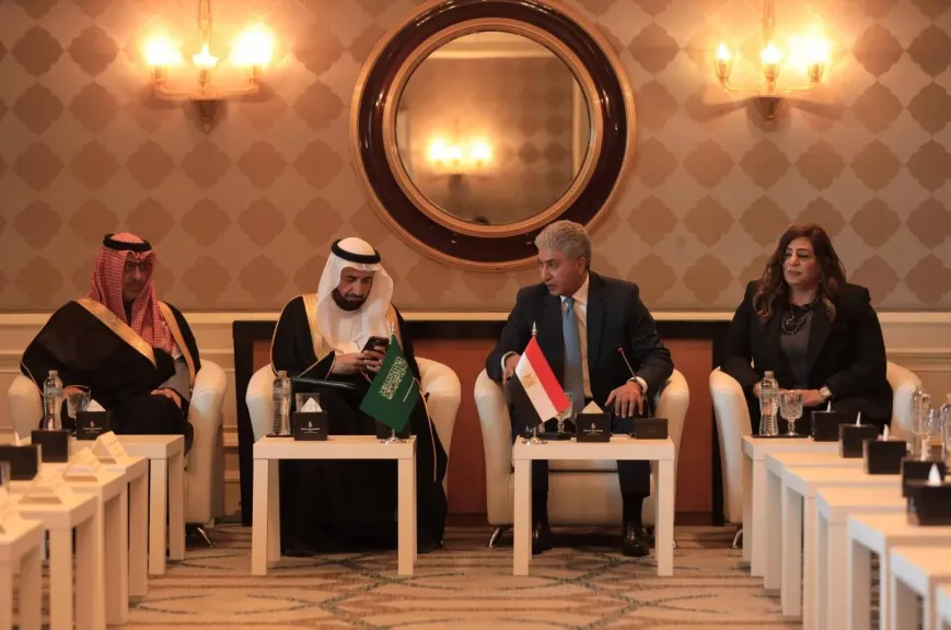 وزير السياحة ووزير الحج السعودي يلتقيان مع مجموعة من شركات السياحة المصرية لتنظيم الرحلات