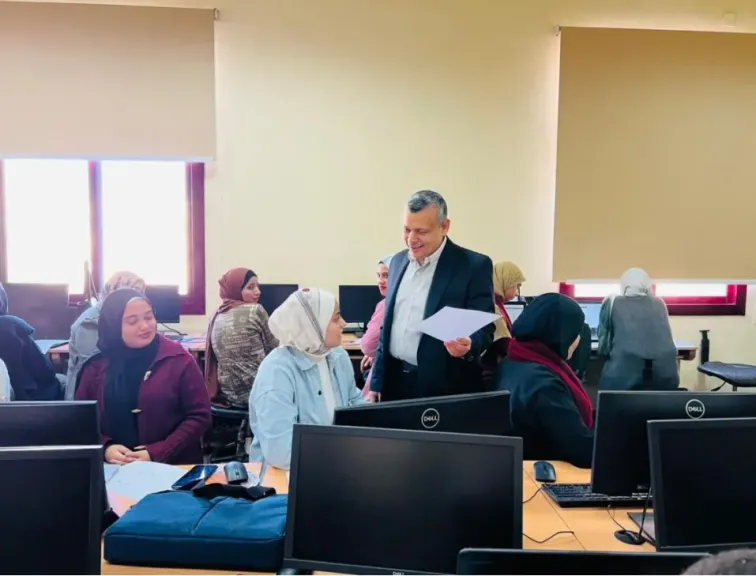 عميد كلية تكنولوجيا الصناعة والطاقة بجامعة الدلتا يتفقد سير الاختبارات العملية