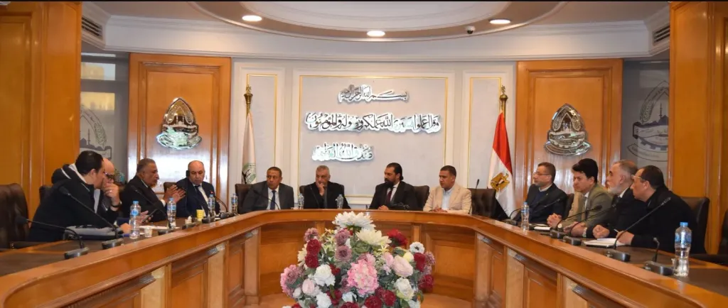 لجنة تجار الملابس بالغرفة التجارية تبحث تسهيل إجراءات تراخيص المحال التجارية والصناعية