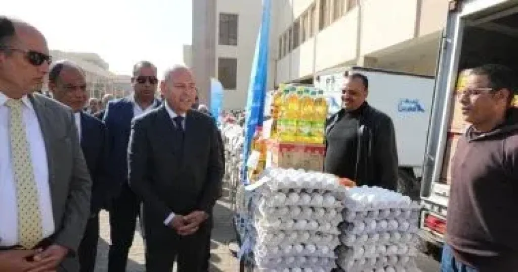 محافظ القاهرة يفتتح معرض السلع الغذائية بالتعاون مع جامعة العاصمة