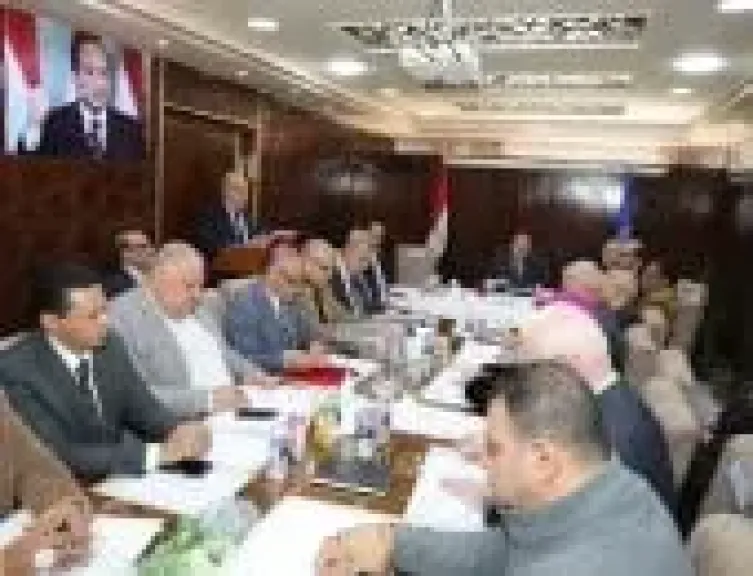 محافظ القاهرة يوجه بفرض غرامات لمن يلقى مخلفات الهدم بالطرق