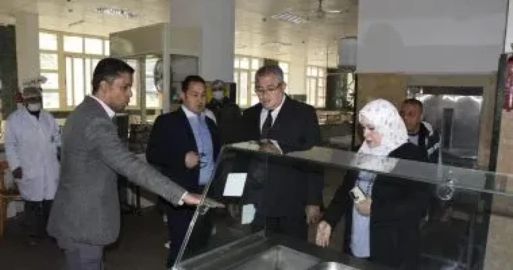 نائب رئيس جامعة عين شمس يجرى زيارة تفقدية للمدينة الجامعية طالبات