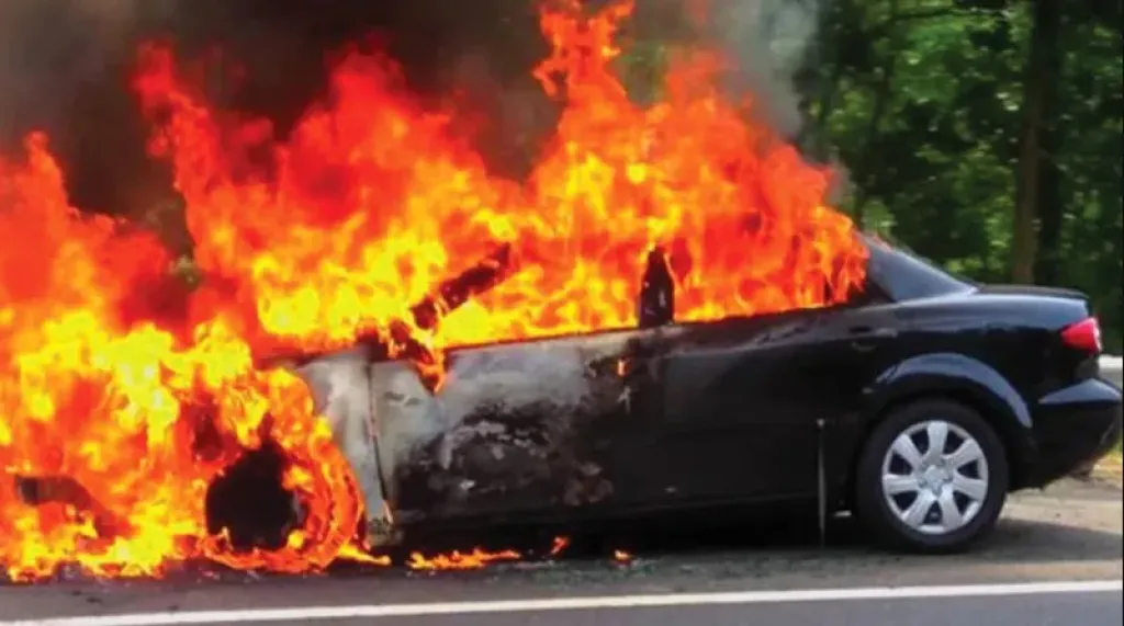 بسبب خلافات على هاتف محمول.. حبس المتهم بإضرام النيران في سيارة شخص بحدائق القبة