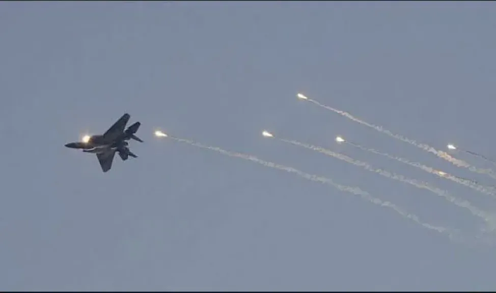 الاحتلال الإسرائيلى يواصل خروقاته بشن غارات وإطلاق نار وسط وجنوب قطاع غزة