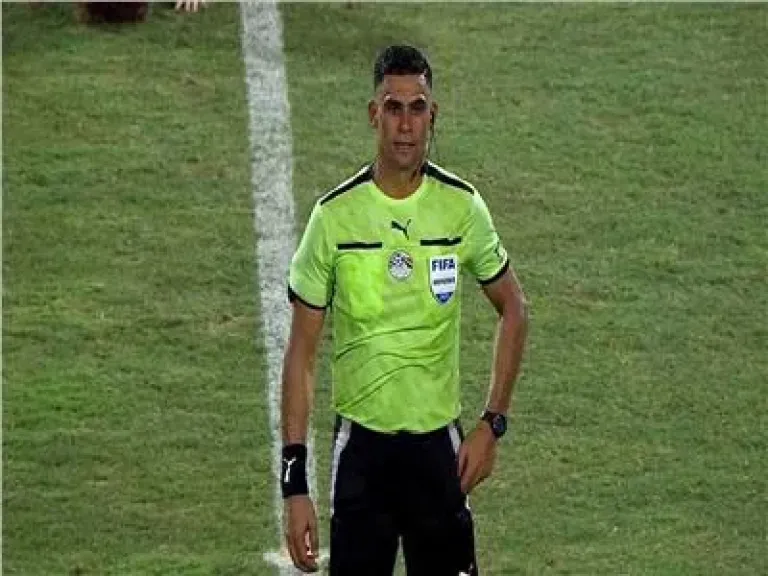 معروف وطه وعاشور يديرون مباراة بوركينا فاسو وغينيا الإستوائية بأمم أفريقيا