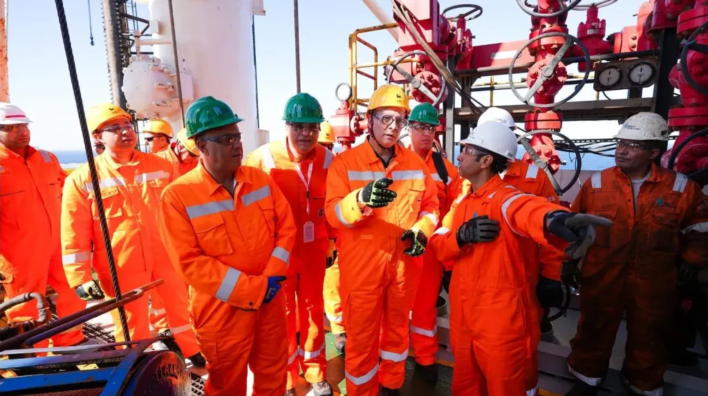 وزير البترول والثروة المعدنية يتفقد حفر أول بئر ببرنامج إيني الإيطالية الجديد في خليج السويس وسيناء|صور