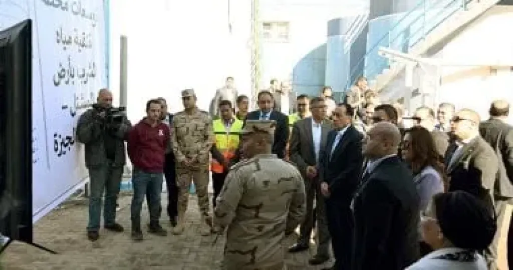 مدبولى يتفقد محطة مياه الشرب بأرض المشتل بمركز الصف ويضغط زر تفعيل التشغيل