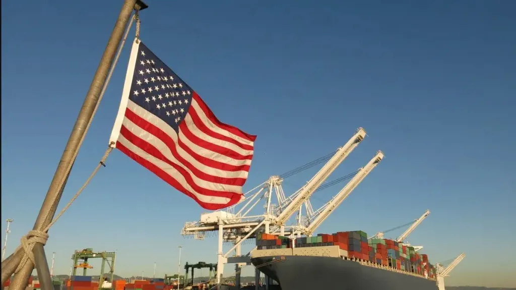 واشنطن تفرض رسومًا جمركية على واردات أشباه الموصلات الصينية ابتداء من يونيو 2027