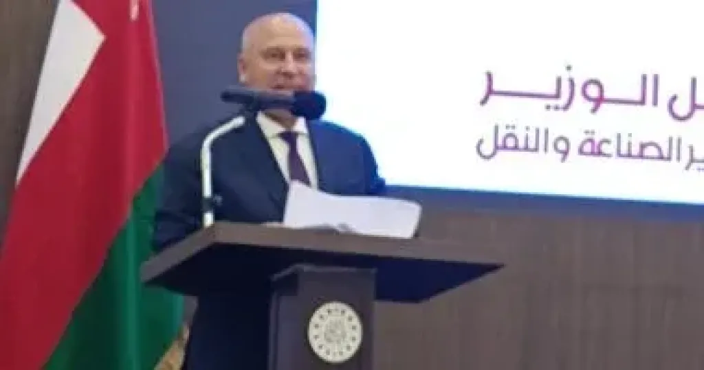 وزير الصناعة والنقل يشارك في منتدى الأعمال المصري العماني بمسقط