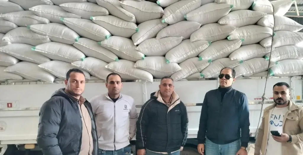 ضبط سيارة محملة 179 شيكارة نخالة قبل بيعها بالسوق السوداء