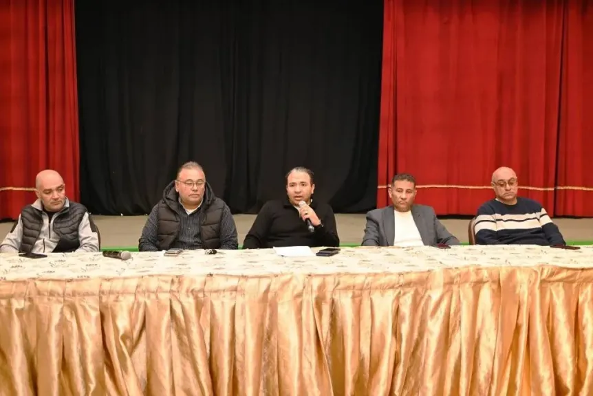 نادي الصيد يجتمع بالأجهزة الفنية والطبية ويشدد على الالتزام بالأكواد الطبية