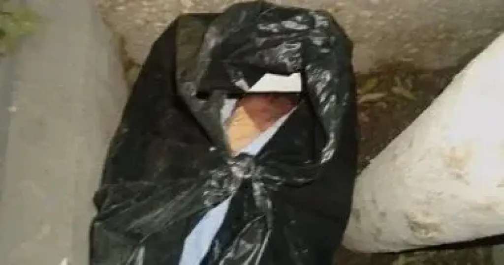 العثور على طفل حديث الولادة داخل كرتونة فى ساحة بقنا