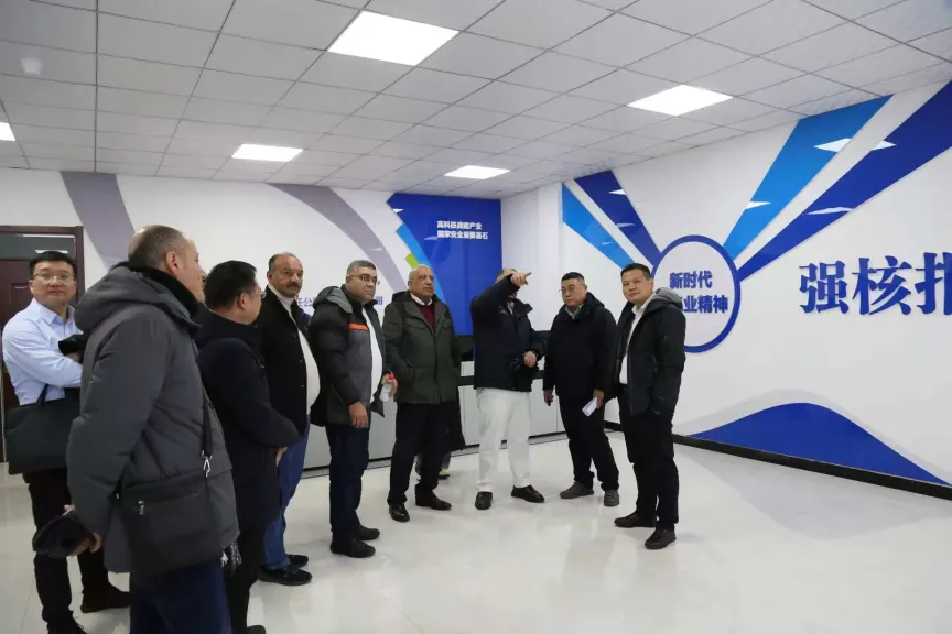 وزير الكهرباء يزور منجم للخامات ومصنع لاستخلاص العناصر الاستراتيجية بالصين