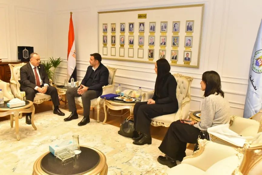 محافظ أسيوط يستقبل قيادات مدارس مصر للغات الدولية ويؤكد على دور الرحلات