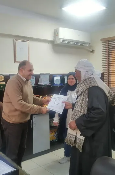 جاكلين تقرر تسليم 15 نموذج 8 دائم وعدد من التراخيص للمواطنين بمركز ومدينة المحمودية
