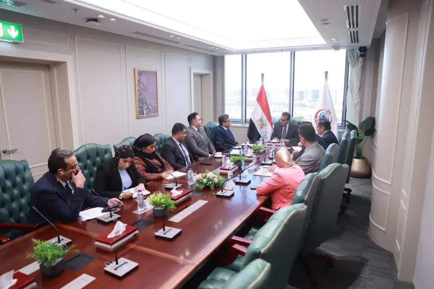 نائب رئيس مجلس الوزراء وزير الصحة يبحث مع نقيب الأطباء البيطريين عدداً من ملفات العمل